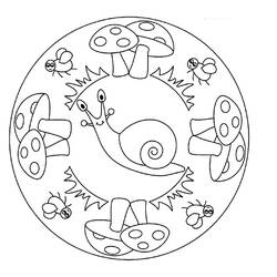 Dibujo de Caracol en el centro de un mandala con setas y abejas para colorear Dibujo de Caracol en el centro de un mandala con setas y abejas para colorear