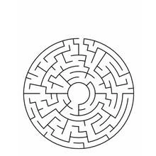 Dibujo de Laberinto circular con camino central para colorear