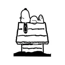 Dibujo de Snoopy tumbado sobre su caseta de perro para colorear