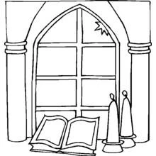 Dibujo de Ventana de iglesia con velas y libro abierto para colorear