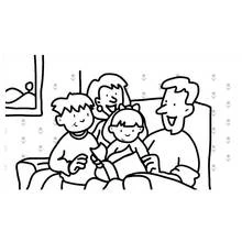 Dibujo de Familia leyendo un libro juntos en el sofá para colorear