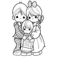 Dibujo de Familia sosteniendo un certificado de adopción para colorear
