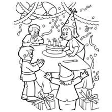 Dibujo de Fiesta de cumpleaños con pastel y amigos para colorear