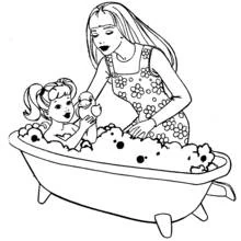 Dibujo de Barbie bañando a Kelly con burbujas para colorear