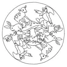 Dibujo de Mandala con ciervos, conejos y gnomos alrededor de una seta para colorear Dibujo de Mandala con ciervos, conejos y gnomos alrededor de una seta para colorear