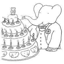 Dibujo de Babar junto a una gran tarta de cumpleaños para colorear