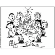 Dibujo de Snoopy y sus amigos cantando alrededor del árbol de Navidad para colorear